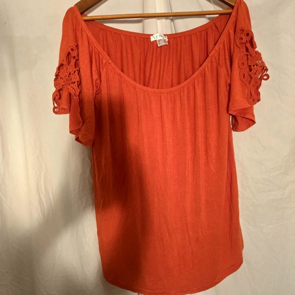 VENUS Tops - Pretty Lace Sleeve Blouse EUC